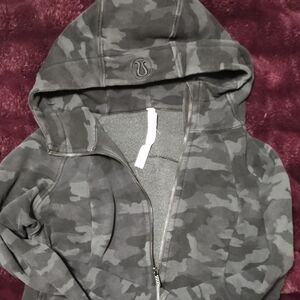 Lululemon Athletica size 16 Black Camo Hoodie